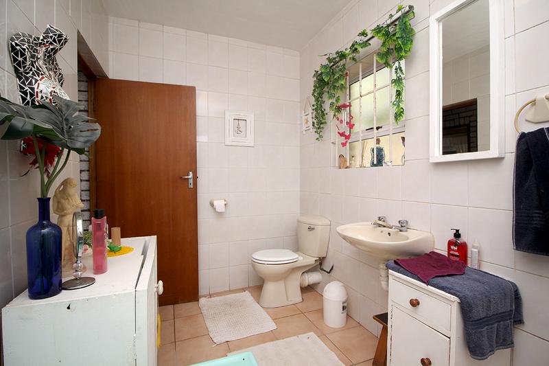 4 Bedroom Property for Sale in Hartenbos Heuwels Western Cape